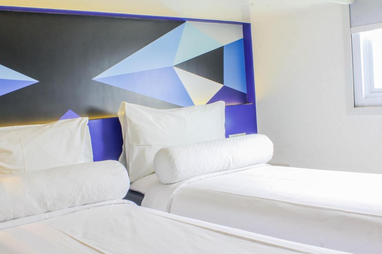 Md 7 Hotel Сиребон Екстериор снимка