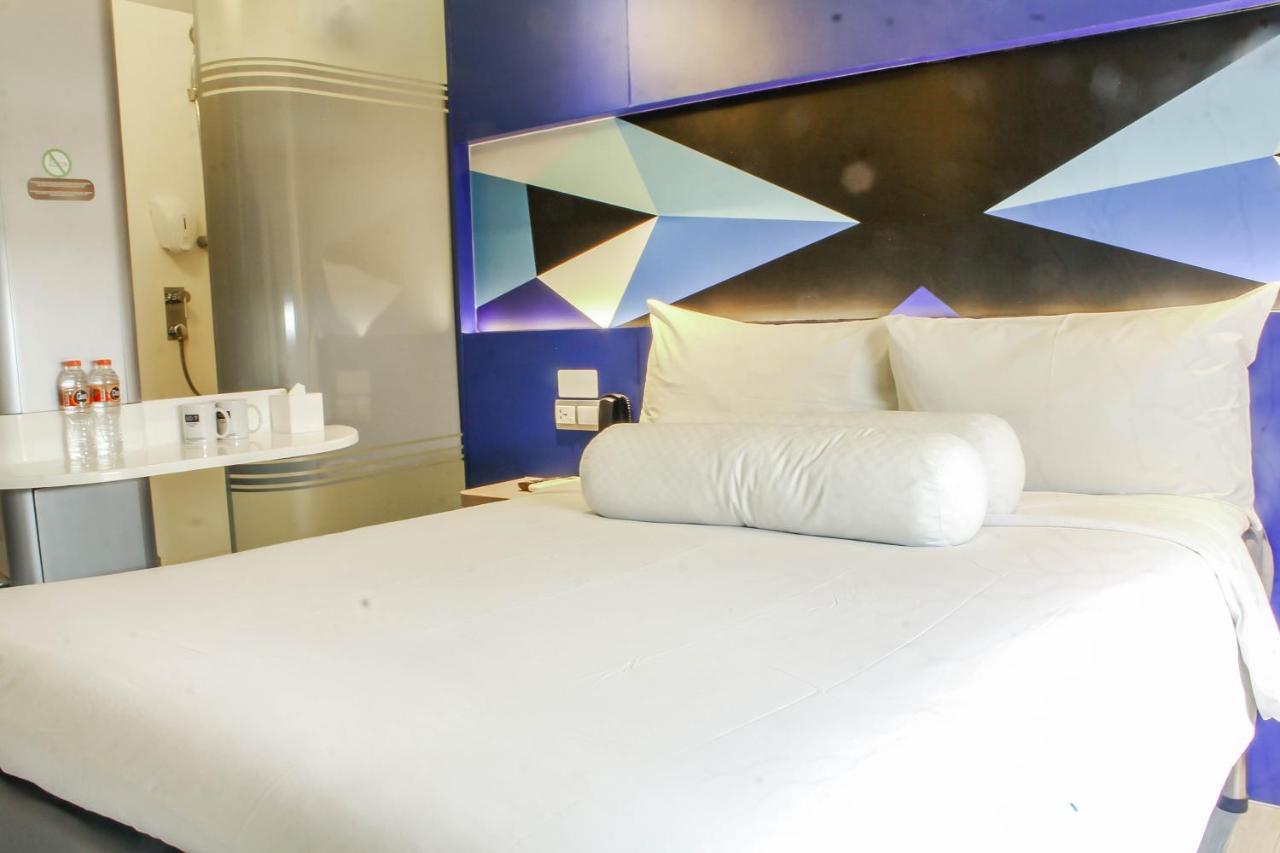 Md 7 Hotel Сиребон Екстериор снимка