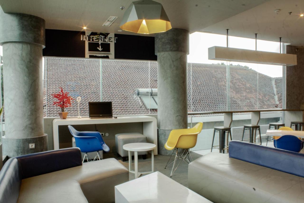 Md 7 Hotel Сиребон Екстериор снимка